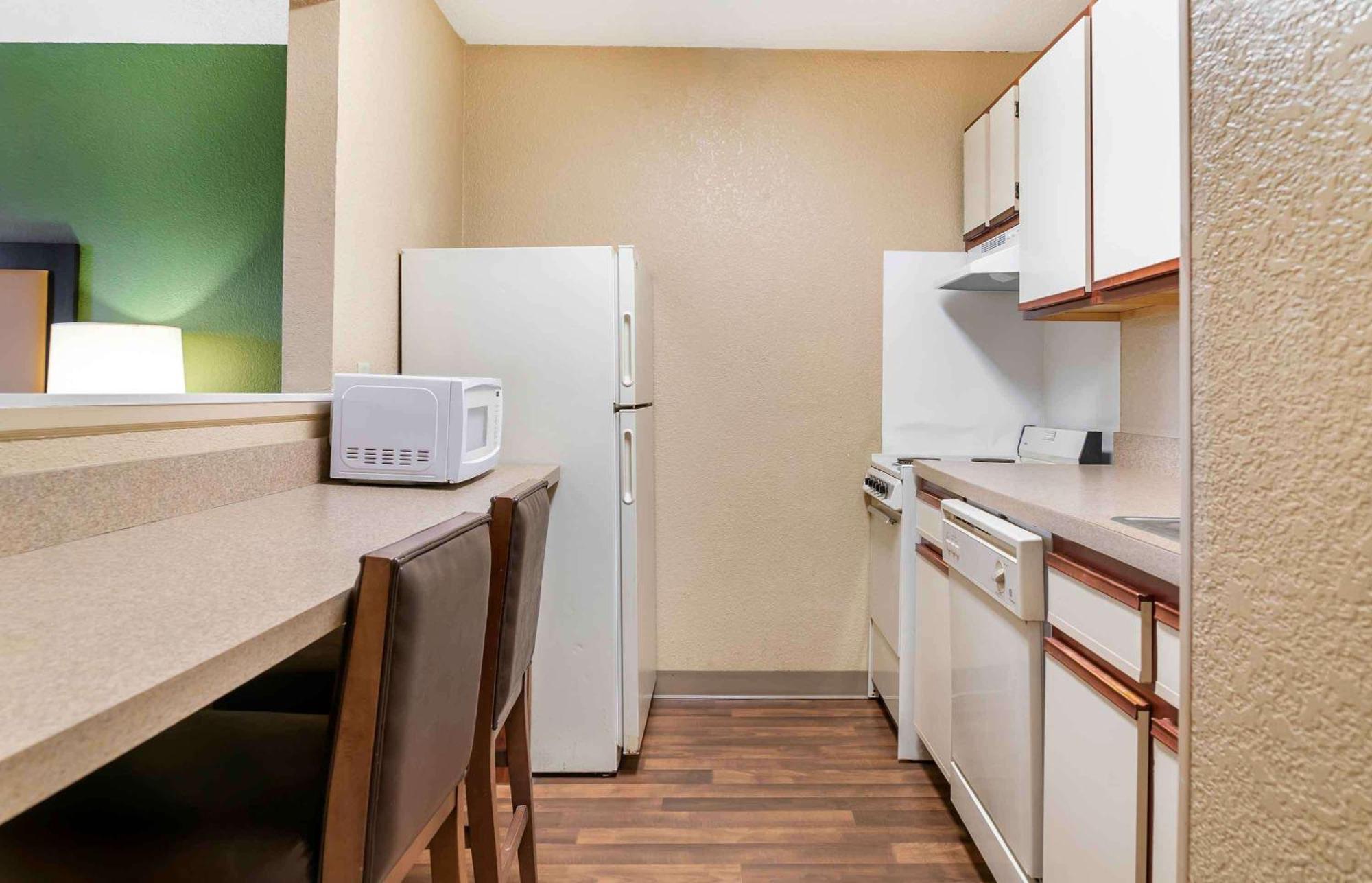 Extended Stay America Select Suites - Detroit - Warren Exterior photo