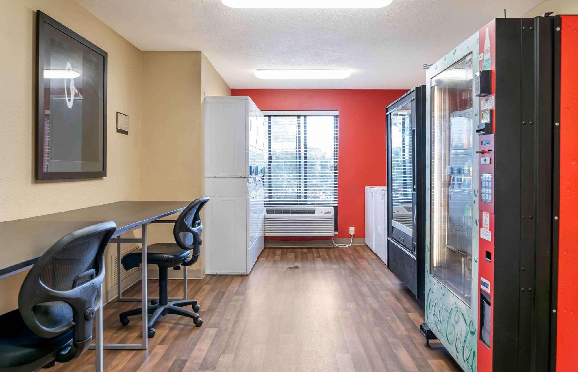 Extended Stay America Select Suites - Detroit - Warren Exterior photo